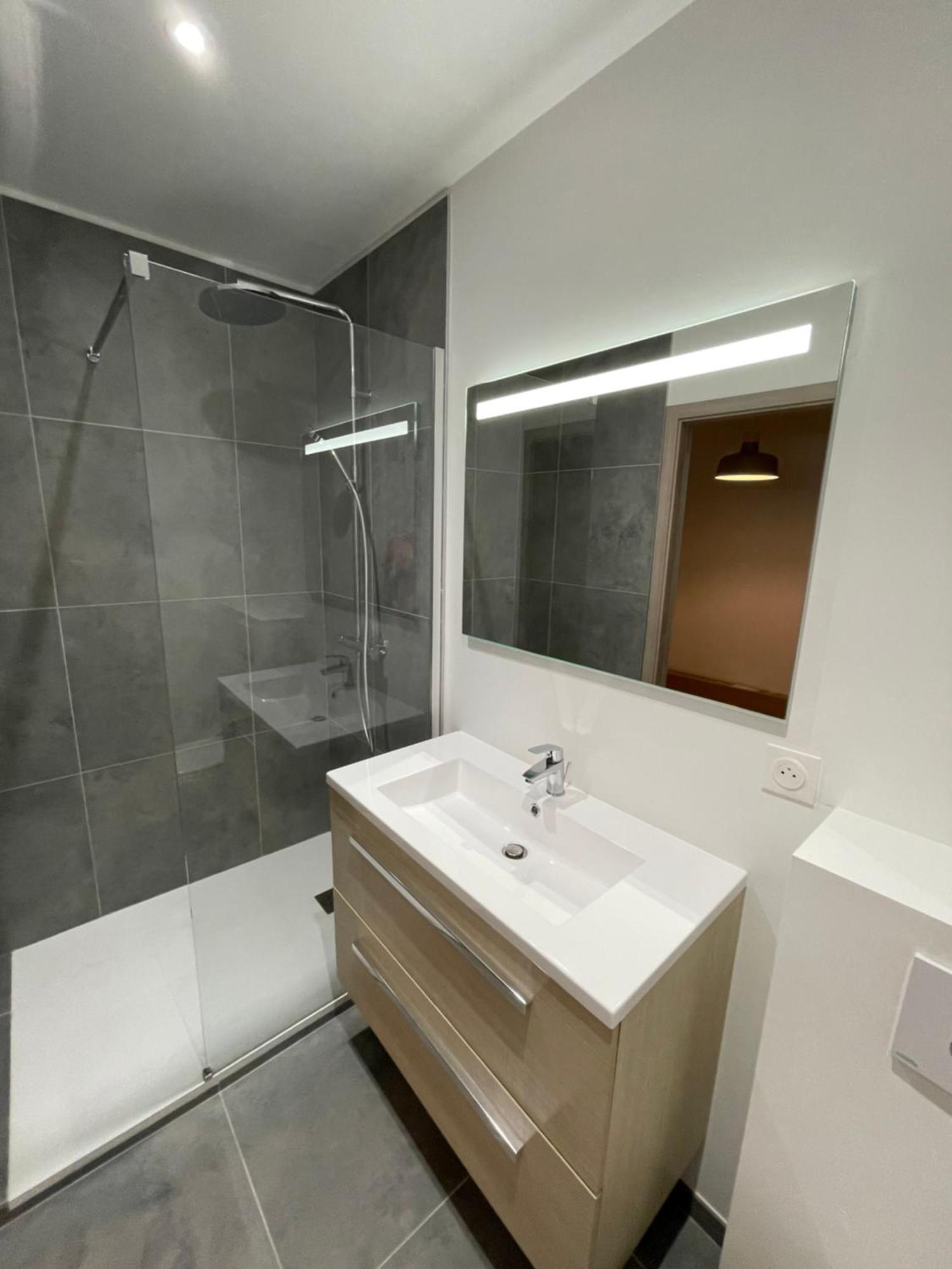 Studio Avec Wc Et Sdb Prives Dans Grande Maison A Cote Du Campus Artem - Thermal Et Parc Des Expos Vandoeuvre-les-Nancy Bagian luar foto